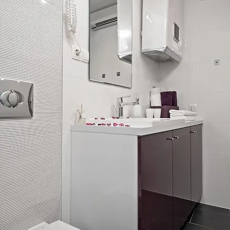 Diokles Studio Apartman شقة *