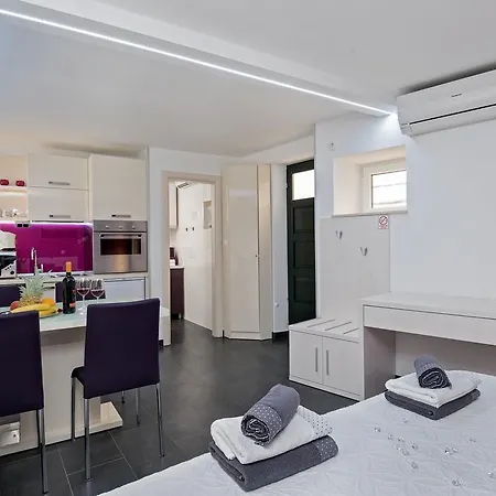 شقة Diokles Studio Apartman