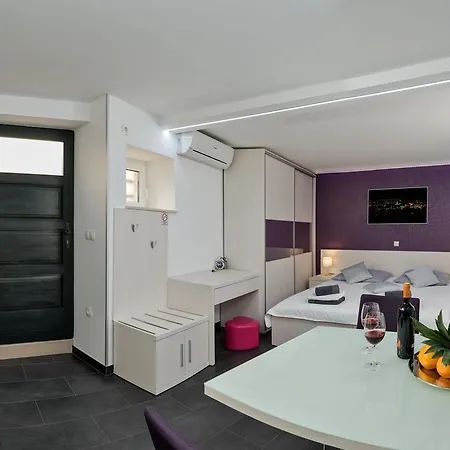 Diokles Studio Apartman شقة